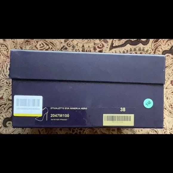 NIB Le Silla Black Leather Booties 38 EU - Picture 5 of 9